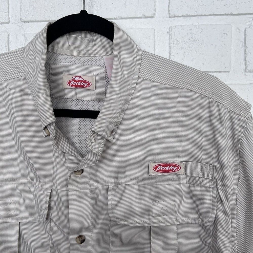 Berkley Fishing Shirt Vented Button Up Short Sleeve Mens Medium